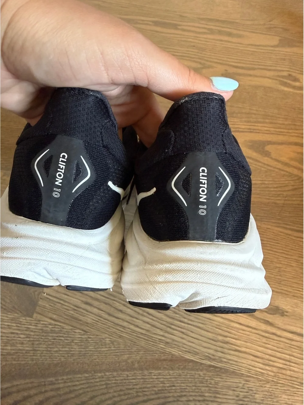 Hoka One Women's Clifton 10 Sneakers Size 9B Black with White Sole